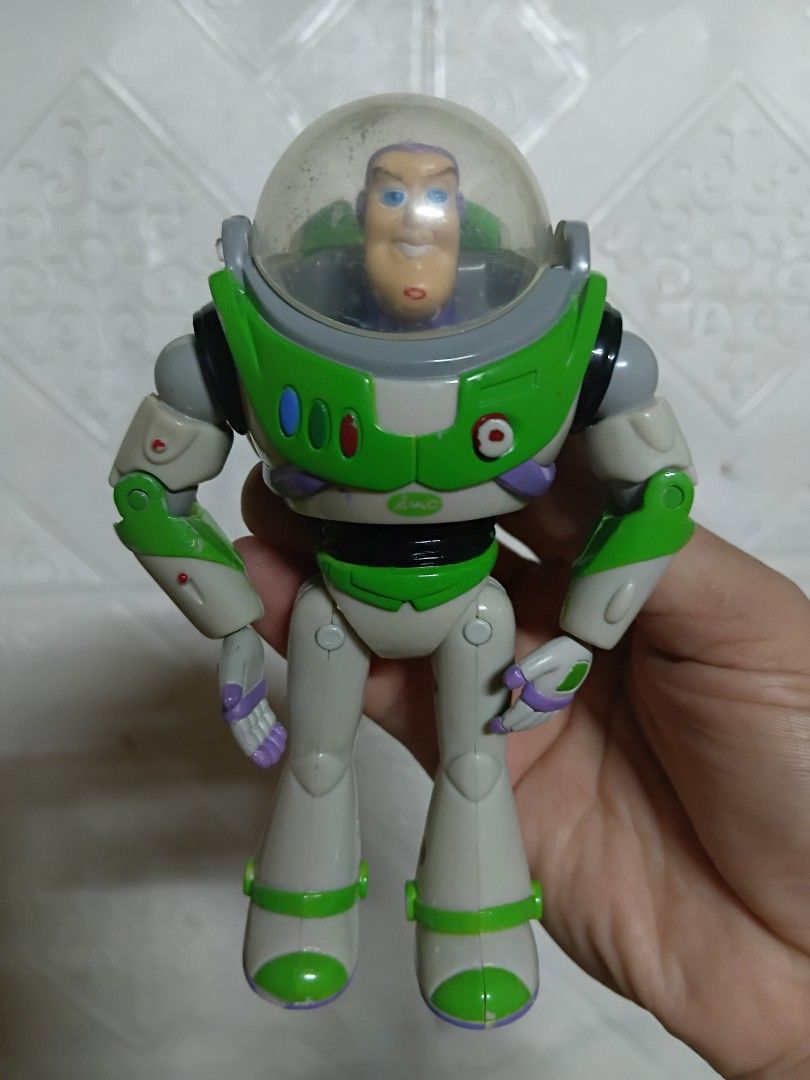 Buzz Light Year (Category: Action & Battle Toys) located in Quezon City. Submitted by coffeeyuki56158 (Listing ID 1462403517, Image 1). Description: authentic thinkway brand toys disney pixar buzz lightyear from the movie toy story may mga scratches nadin po especially sa part ng dome or windshield protector nya , expect sa mga secondhand and considered vintage nadin po ito , also some fades nadin sa mga ibang details , hindi po na oopen yung dom
