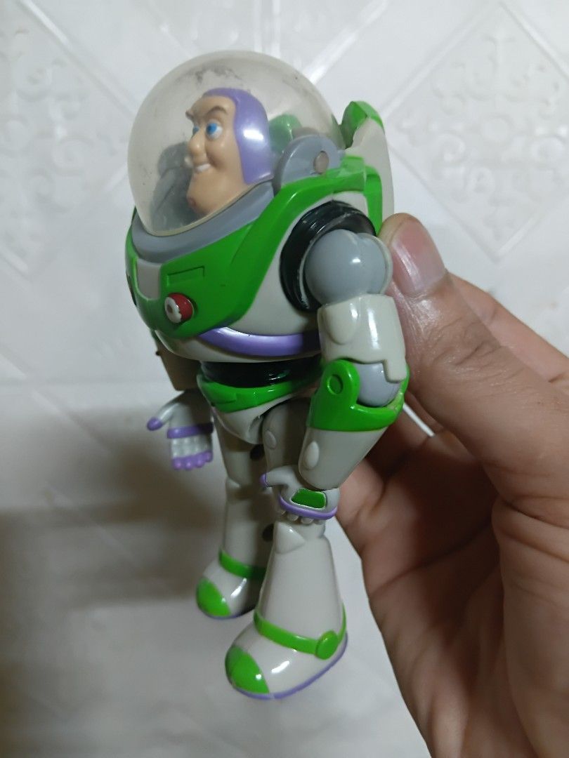 Buzz Light Year (Category: Action & Battle Toys) located in Quezon City. Submitted by coffeeyuki56158 (Listing ID 1462403517, Image 2). Description: authentic thinkway brand toys disney pixar buzz lightyear from the movie toy story may mga scratches nadin po especially sa part ng dome or windshield protector nya , expect sa mga secondhand and considered vintage nadin po ito , also some fades nadin sa mga ibang details , hindi po na oopen yung dom