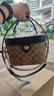 (Category: ) located in . Submitted by bodegathrift (Listing ID 1462278743, Image 1). Description: .