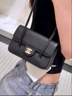 (Category: ) located in . Submitted by yy_wardrobe (Listing ID 1462274883, Image 1). Description: .