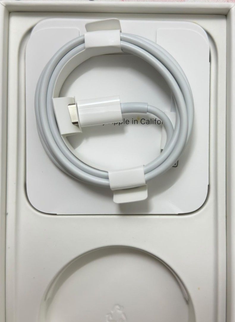 Cable IPhone (Category: Chargers & Cables) located in Lunas. Submitted by haikalmuhd22 (Listing ID 1462407700, Image 2). Description: Cable iPhone type C to lightning untuk dilepaskan. Jual sebab nk clear kan barang2 dan dahupgrade phone ke iPhone 17. Cable 100% tak pernah guna atau sentuh sejak beli phone.