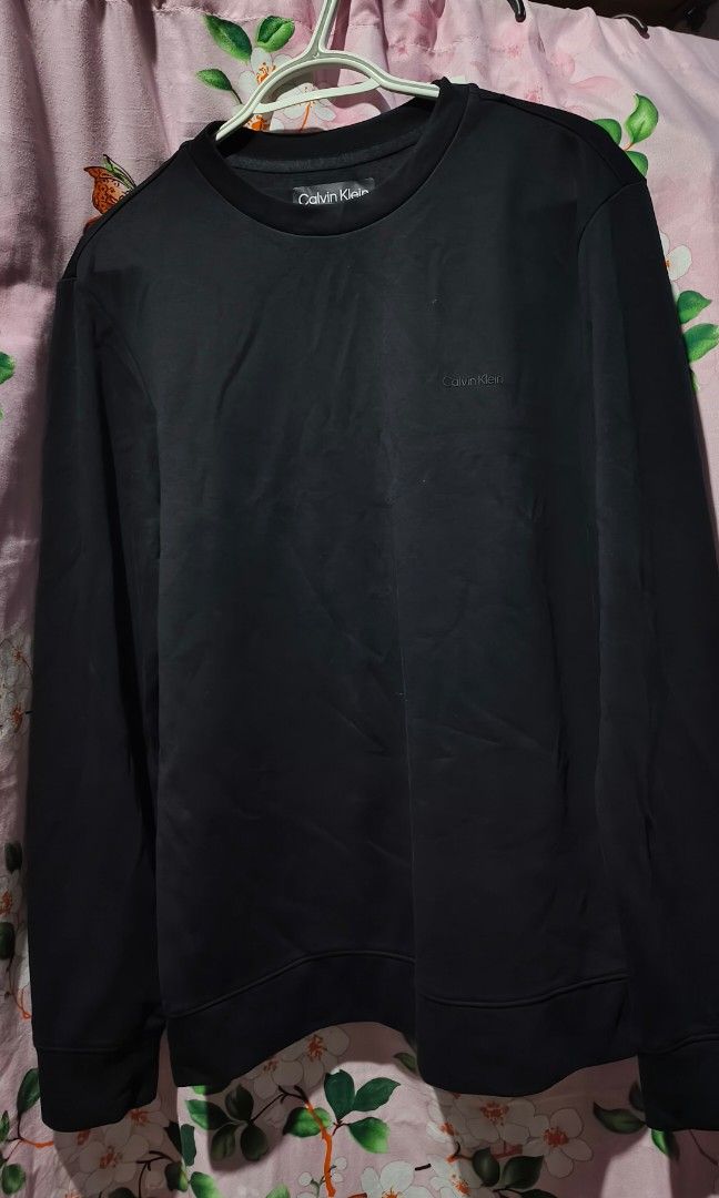 Calvin klein (Category: Tshirts & Polo Shirts ) located in Manila. Submitted by markghil_2002 (Listing ID 1462368278, Image 3). Description: Almost Brand New I buy it 89 dollars if we convert it in peso almost 5k if you want discount just pm.