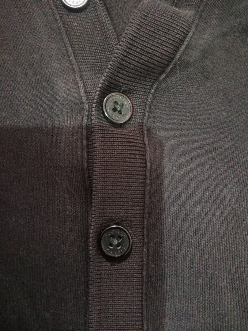 Calvin Klein polo (Category: Tshirts & Polo Shirts ) located in Naga. Submitted by thrift.vincent (Listing ID 1462312598, Image 2). Description: Short sleeve polo style. Corporate/promotional piece.