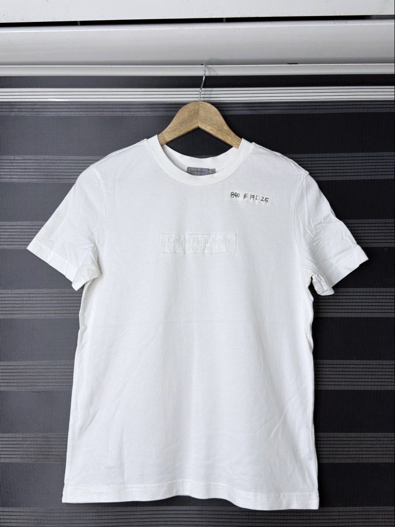 CALVIN KLEIN SHIRT (B40) (Category: Shirts) located in Bulacan. Submitted by nicolaiscloset (Listing ID 1462424935, Image 1). Description: .