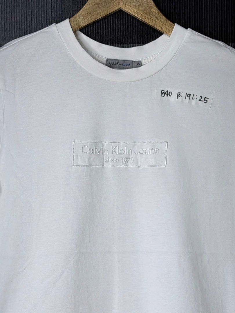 CALVIN KLEIN SHIRT (B40) (Category: Shirts) located in Bulacan. Submitted by nicolaiscloset (Listing ID 1462424935, Image 2). Description: .