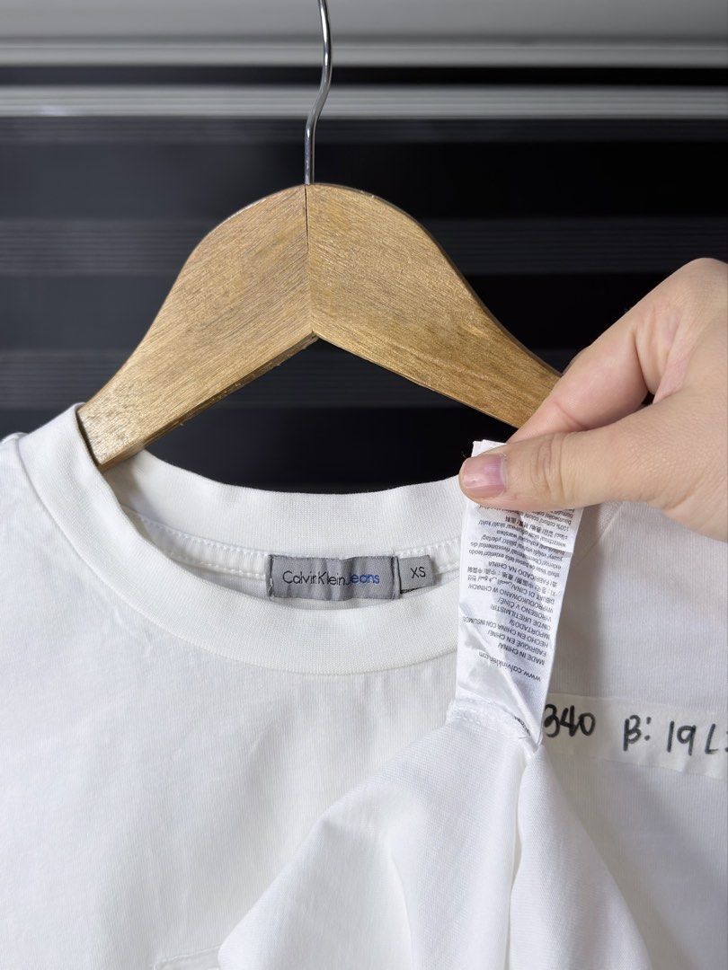 CALVIN KLEIN SHIRT (B40) (Category: Shirts) located in Bulacan. Submitted by nicolaiscloset (Listing ID 1462424935, Image 3). Description: .