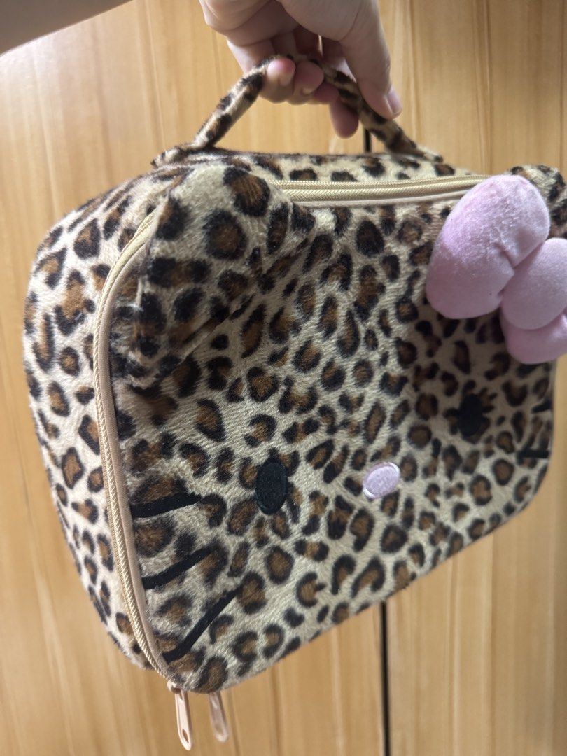 Hello Kitty Leopard Print Cosmetic Bag (Category: Purses & Pouches) located in Manila. Submitted by prelovedshop0818 (Listing ID 1462405025, Image 1). Description: .