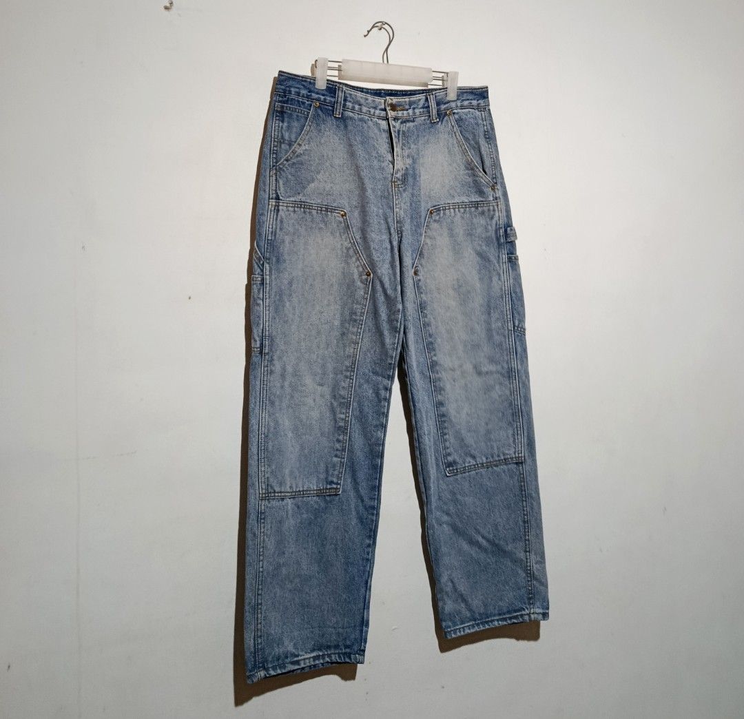 Carhartt - WIP OG Double Knee Denim Pants - Leather Patch (Category: Jeans) located in San Fernando. Submitted by son.twice.stuff (Listing ID 1462363775, Image 3). Description: Item: Carhartt - WIP OG Double Knee Denim Pants - Leather Patch Dimensions Waistline: 17" Rise: 12.5" Thigh: 13" Length: 42" Inseam: 30" Leg Opening:9" Condition: Excellent Issue: Missing All Label Intact Leather Patch Zipper: YKK Buttons: Carhartt Price: 2000 Free Shippin