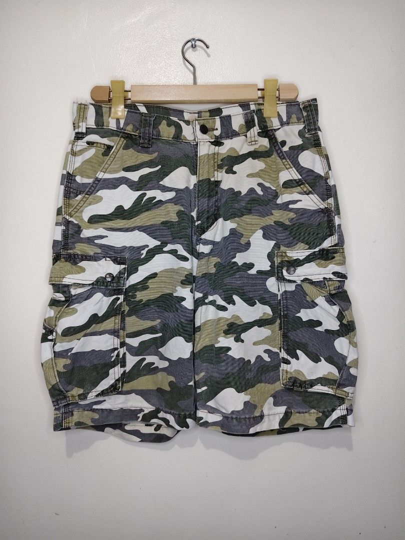 Carhartt Camouflage Cargo Shorts (Category: Shorts) located in Cabuyao City. Submitted by vsion.archives8 (Listing ID 1462418704, Image 2). Description: Carhartt Camouflage Cargo Shorts Excellent condition Issue: Minimal stains and Cut yung ibang tags Waist: 32 Length: 21.5 Hem: 11 Location: Cabuyao, Laguna 🏷️1,400.