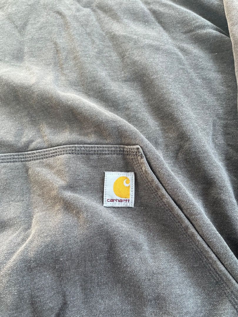 Carhartt Jacket (Category: Coats, Jackets and Outerwear) located in Cavite. Submitted by golden.juviiicollective_ph2 (Listing ID 1462401433, Image 2). Description: Vintage look -need wash -size xl .