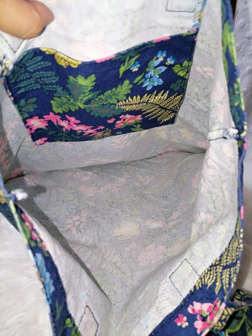 Cath Kidston Tote Bag (Category: Tote Bags) located in Butuan. Submitted by az-branded.items (Listing ID 1462319174, Image 3). Description: Size : W 14" x L 14" No flaws- malinis Selected ukay.