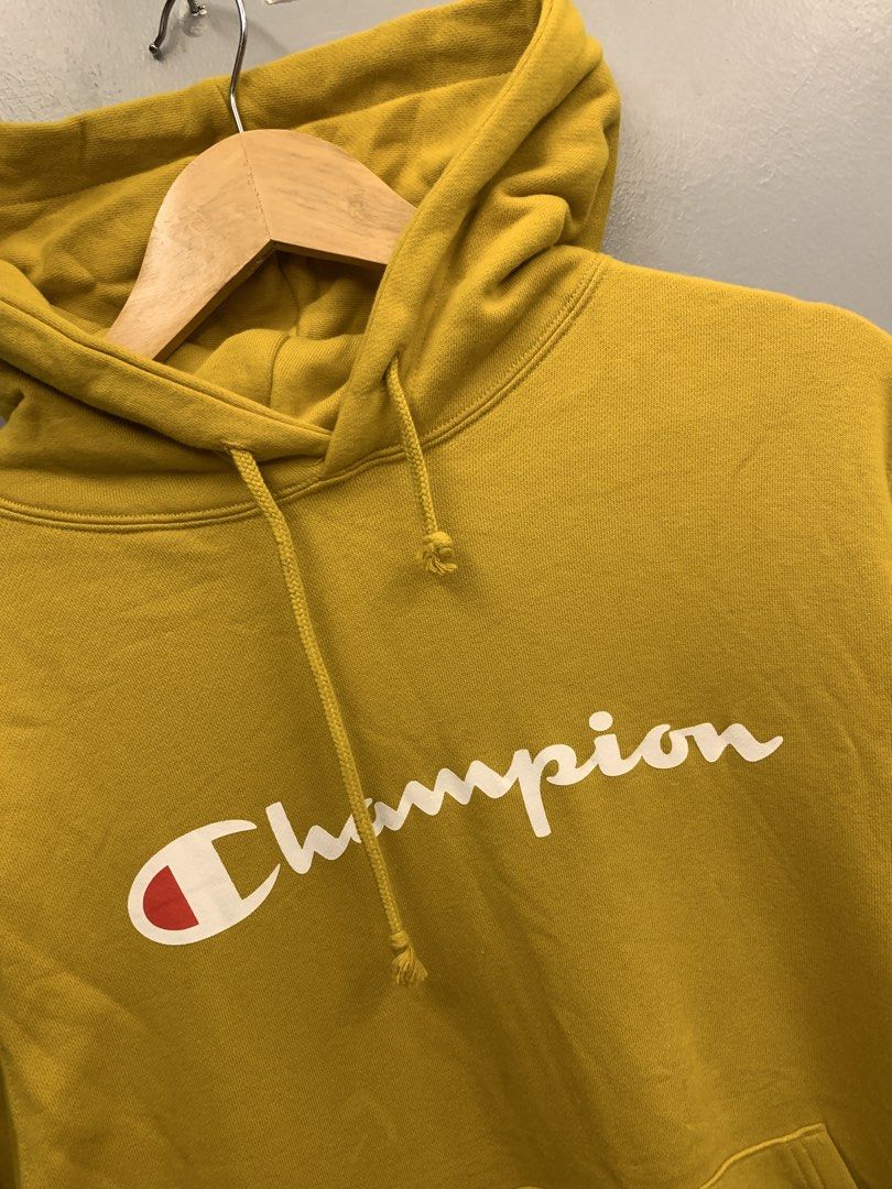 CHAMPION HOODIE JACKET (Category: Hoodies) located in Cavite. Submitted by thrift2moolah (Listing ID 1462287472, Image 3). Description: Champion Hoodie Jacket Size L on tag 21/26 Excellent condition Needwash 450 add sf only.