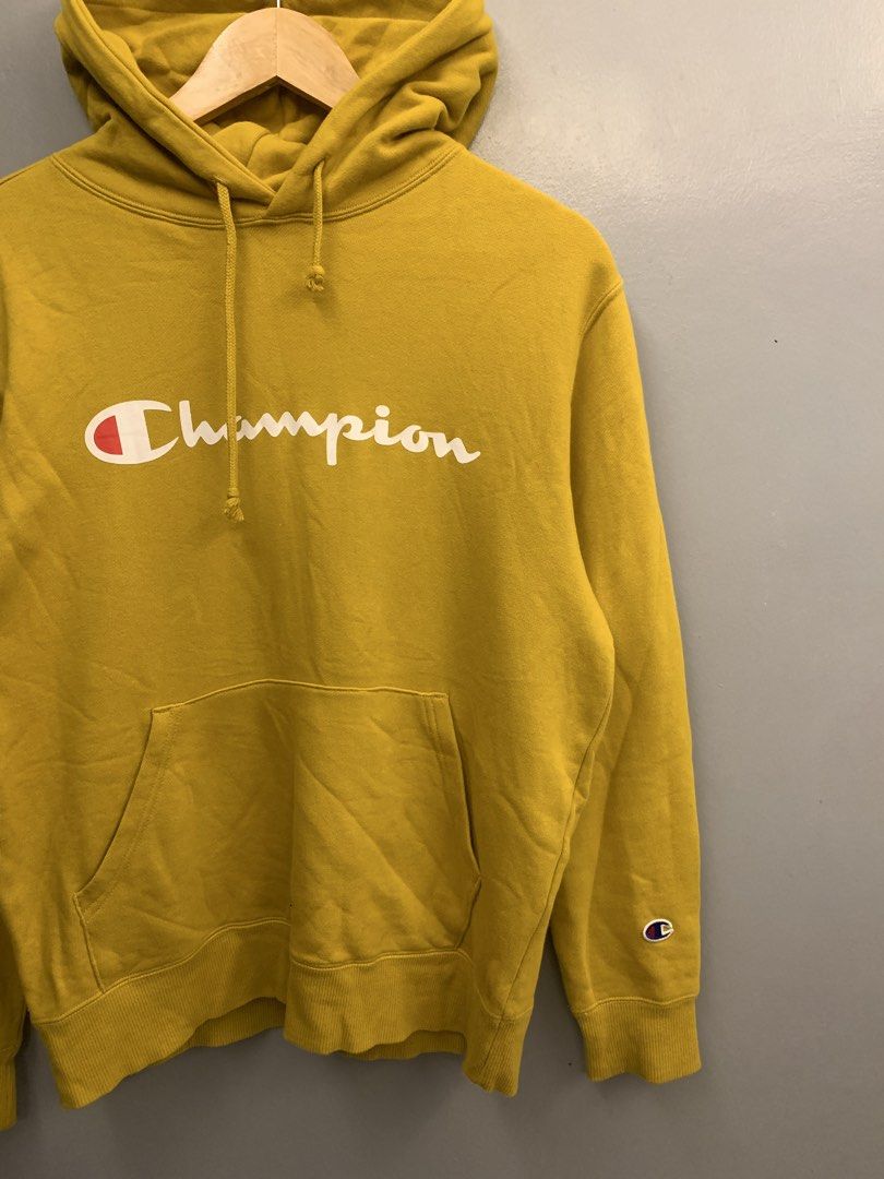 CHAMPION HOODIE JACKET (Category: Hoodies) located in Cavite. Submitted by thrift2moolah (Listing ID 1462287472, Image 2). Description: Champion Hoodie Jacket Size L on tag 21/26 Excellent condition Needwash 450 add sf only.