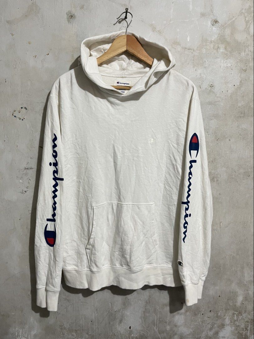 CHAMPION HOODIE JAVKET SCRIPT (Category: Coats, Jackets and Outerwear) located in Santa Cruz. Submitted by youngearth.c72f95 (Listing ID 1462263648, Image 1). Description: EXCELLENT CONDITION NO ISSUE LARGE ON TAG.