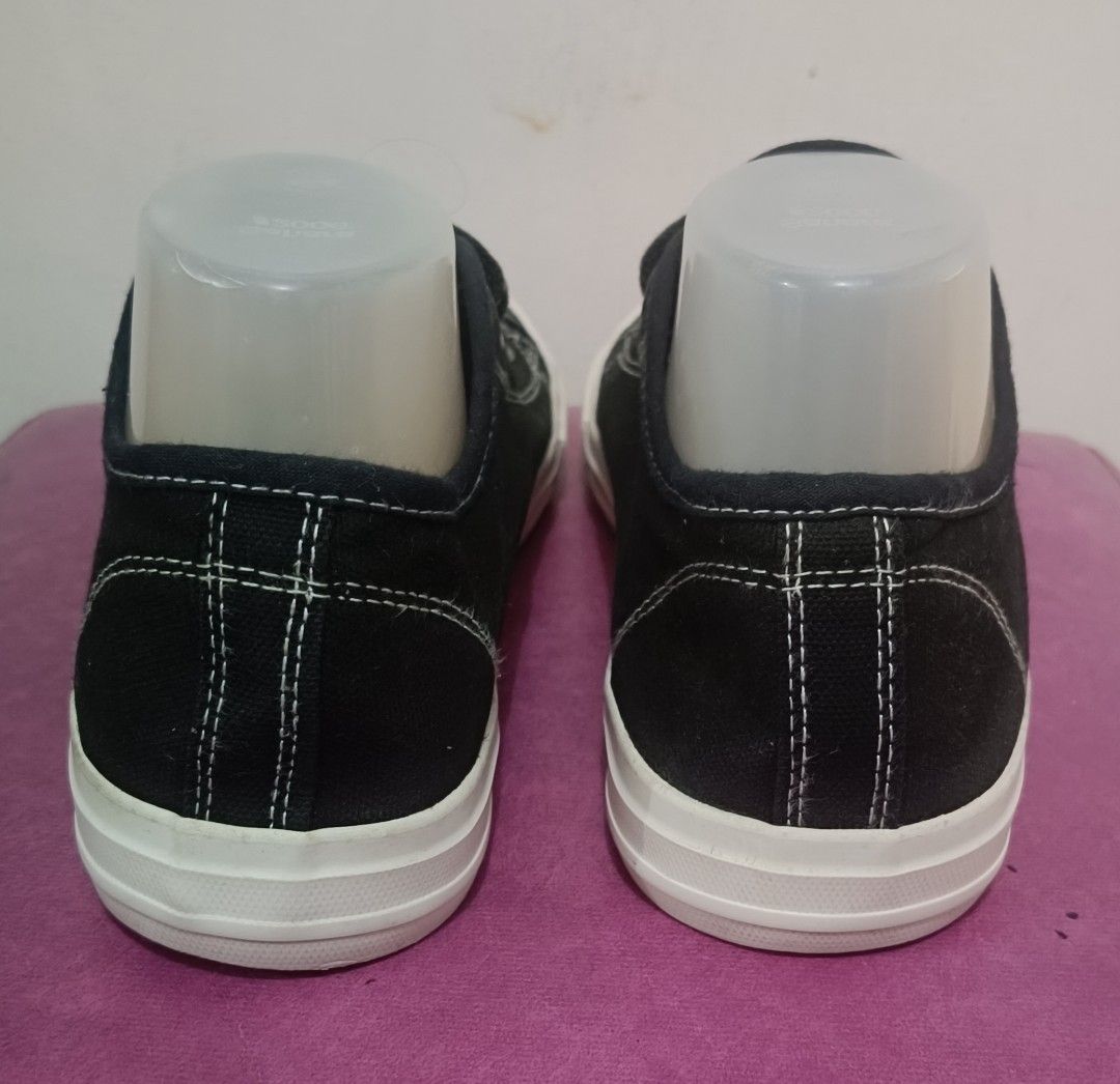 Champion Sneakers (Category: Sneakers) located in Davao. Submitted by naxarugal (Listing ID 1462279522, Image 3). Description: ukay source size US 7 / EU 39 insole 24 cm no issue.