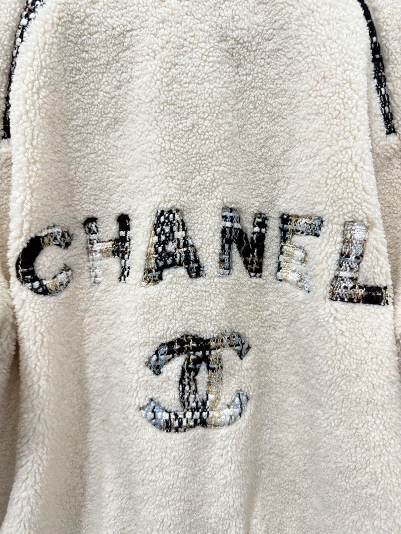 CHANEL (Category: Coats, Jackets and Outerwear) located in Manila. Submitted by bilog_khairmuchuan (Listing ID 1462324300, Image 3). Description: CHANEL EXCELLENT CONDITION AUTHENTICITY NOT GUARANTEED DIMENSIONS 21.5 x 24.