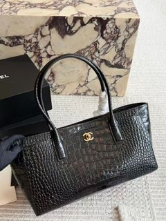 (Category: ) located in . Submitted by luxe.storee (Listing ID 1462313755, Image 1). Description: .
