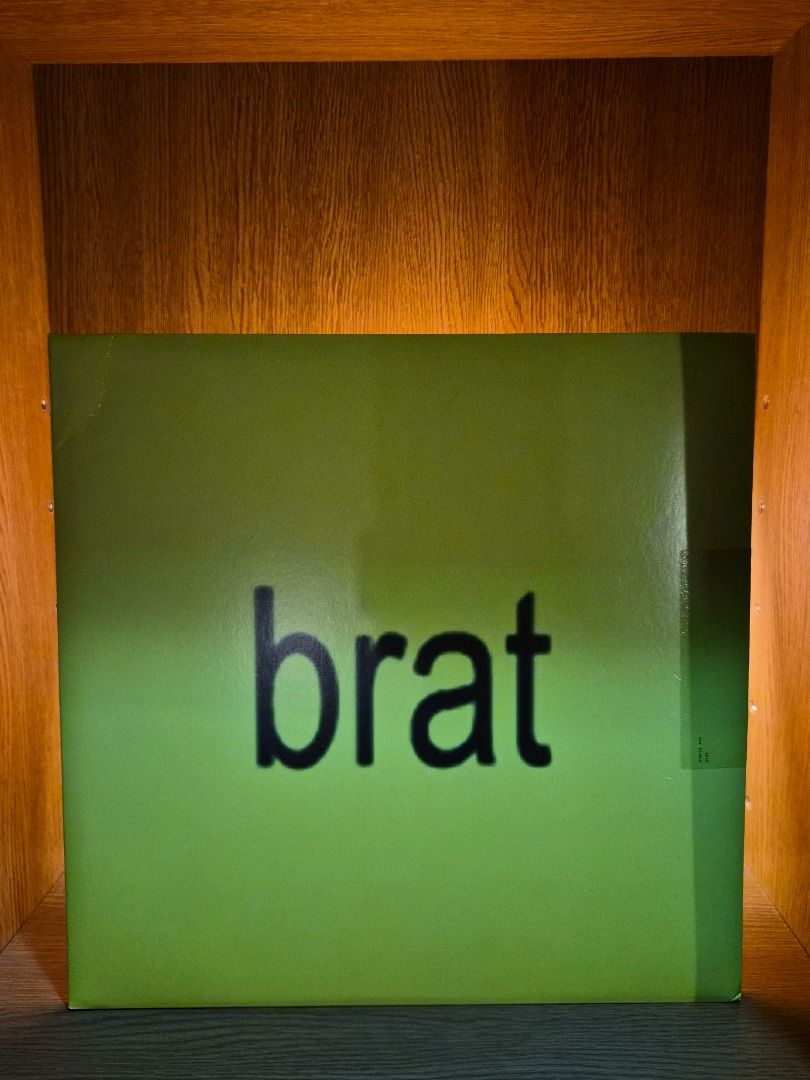 Charli XCX – Brat (Category: Vinyls) located in Manila. Submitted by jarodaily (Listing ID 1462366100, Image 1). Description: Vinyl, LP, Album, Clear With Pink Splatter Kindly note that the photo shown is for reference only and does not depict the exact item for sale. Looking for something else? DM us for pre-orders and price quotation 🔍 .