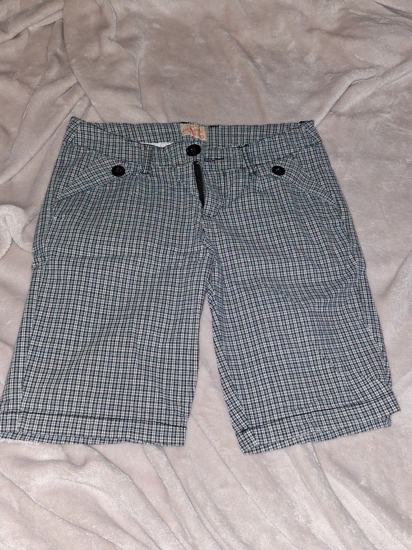 Checkered capris shorts (Category: Other Bottoms) located in Quezon City. Submitted by mintchocoscoops (Listing ID 1462388159, Image 1). Description: .