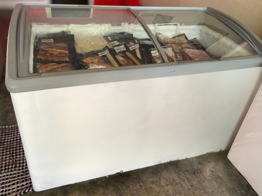 CHEST FREEZER (Category: Other Home Appliances) located in Cavite. Submitted by erageronimo0106 (Listing ID 1462264372, Image 1). Description: 📌 📌📌 AVAILABLE CHEST FREEZER 📌📌📌 🌀15 cubic/ft. 🌀SLIDING GLASS DOOR DISPLAY 🌀WITH LED LIGHT DISPLAY 🌀WITH FREE 5 BASKET 🌀 PERFECT FOR BUSINESS LIKE 👉 FROZEN MEAT 👉 FROZEN FOOD 👉 ICE CREAM 📍PM for interested buyers 💌.