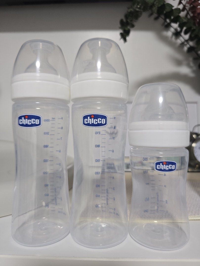 Chicco Baby Bottles (250ml, 150ml) (Category: Breastfeeding & Bottle Feeding) located in Manila. Submitted by vinaparam (Listing ID 1462375055, Image 1). Description: - Set of 3 Chicco baby bottles - Includes two 250ml bottles and one 150ml bottle - Made of clear plastic with easy-to-read ml and oz measurement markings - Authentic Italian quality (Made in Italy) - Nipples are included, ready for use - Ideal for feeding your little one.
