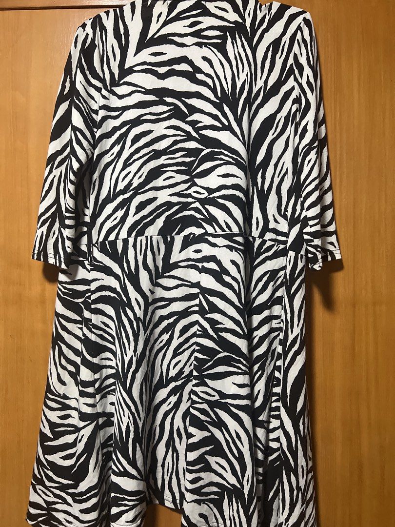 Chloe Edit Zebra Print Wrap Dress Medium (Category: Dresses) located in Pasig City. Submitted by zebteashoppe01 (Listing ID 1462399197, Image 2). Description: - Brand: Chloe Edit - Print: Zebra - Style: Wrap Dress - Sleeves: 3/4 length - Waist: Ties for adjustable fit - Skirt: Flattering A-line - Size: Medium - Occasion: Versatile for casual or night Wrap around dress 09096535540 gcash mop Pasig Jnt .