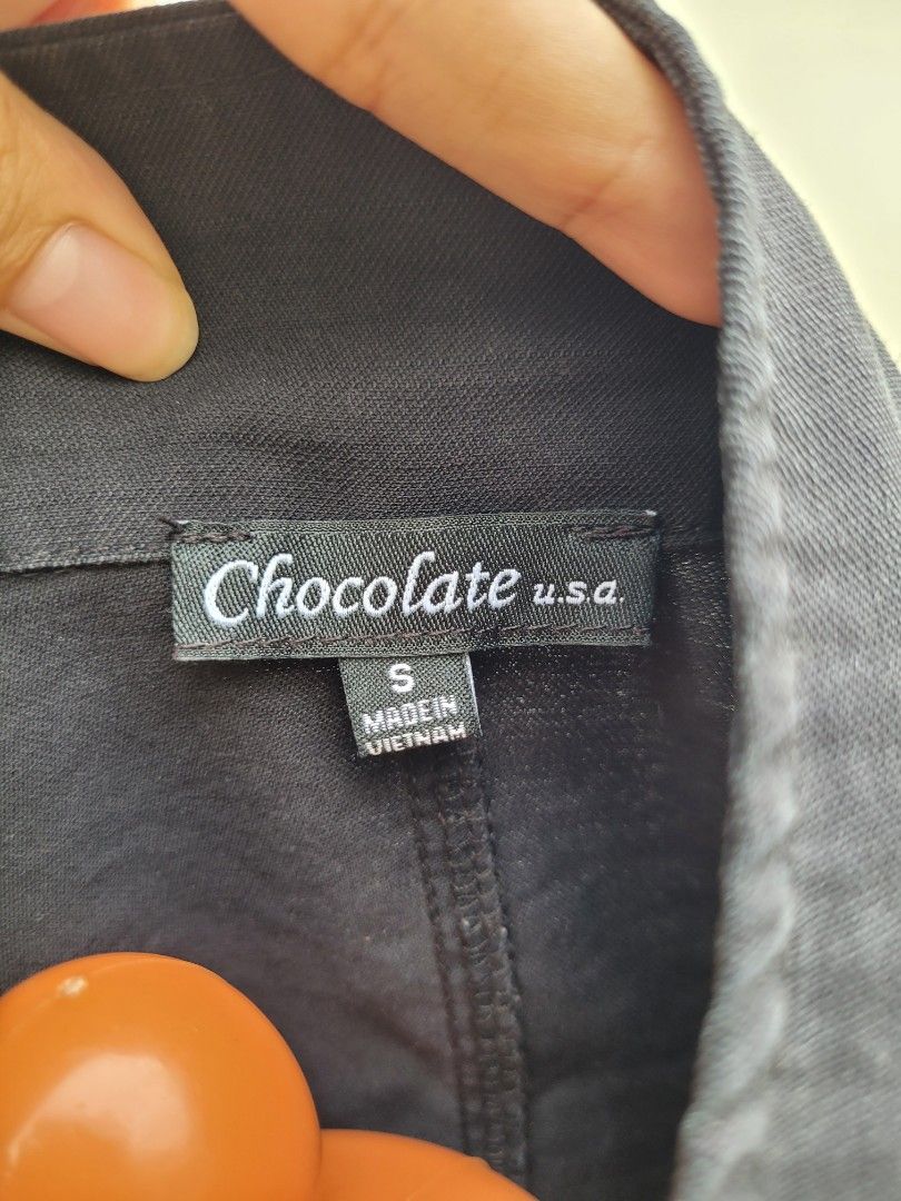 Chocolate Black Women's Jacket Size S (Category: Coats, Jackets and Outerwear) located in Muntinlupa City. Submitted by havilahph (Listing ID 1462272311, Image 3). Description: Navy blue utility jacket from Chocolate. Has a zip-up front and button closures on the pockets. Elasticated cuffs and hem. Made in Vietnam. Size S..