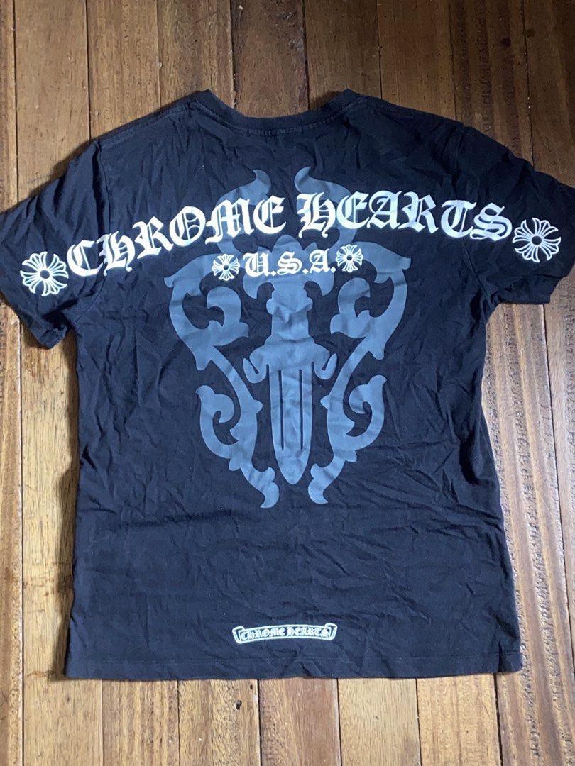 CHROME HEARTS (Category: Tshirts & Polo Shirts ) located in Manila. Submitted by fanuelrapon96 (Listing ID 1462290808, Image 2). Description: EXCELLENT CONDI PERO OFF.