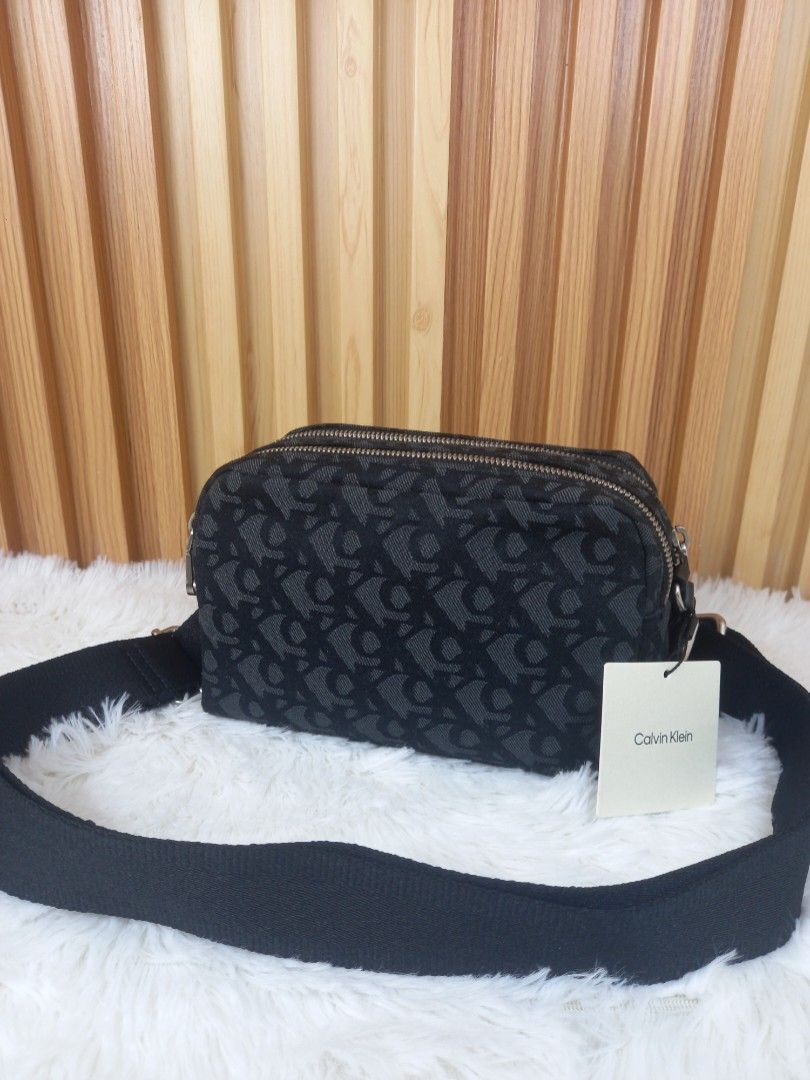 CK Canvas Camera Bag (Category: Luxury Bags & Wallets) located in Mandaluyong City. Submitted by shop_0n_the_spot (Listing ID 1406419358, Image 2). Description: .