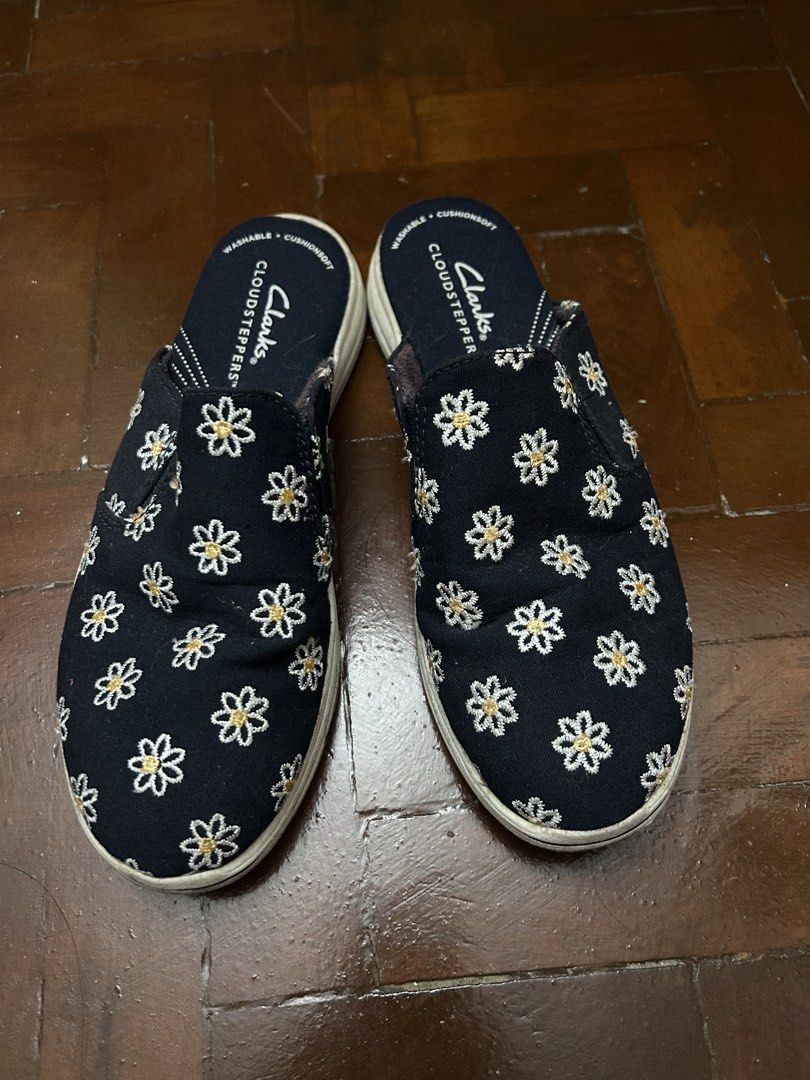 Clarks Cloudsteppers Navy Daisy Print Mules (Category: Flats & Sandals) located in Quezon City. Submitted by poaimommy (Listing ID 1462329580, Image 1). Description: - Navy blue mules with a charming daisy print. - Easy slip-on style for effortless wear. - Features washable and cushioned insoles for added comfort. - used a few times.