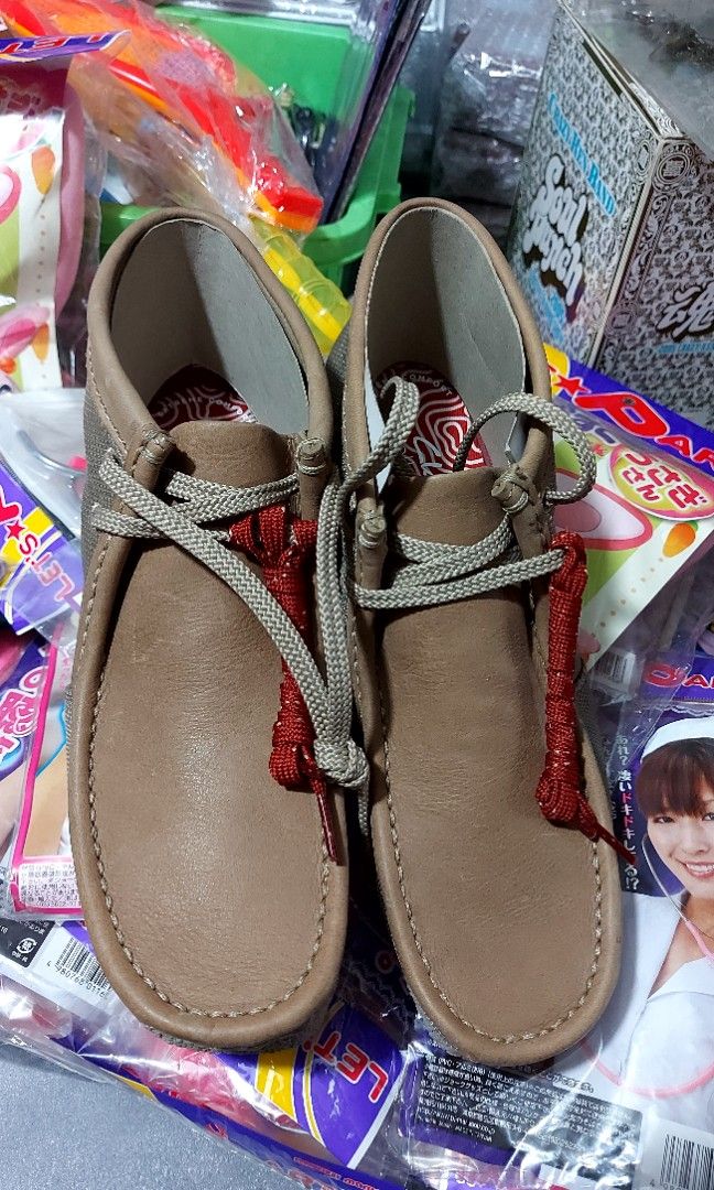 Clarks shacre style casual boots (Category: Casual Shoes) located in Rizal. Submitted by zelle-online (Listing ID 1462327055, Image 1). Description: very good condinion never used see size on picture ..