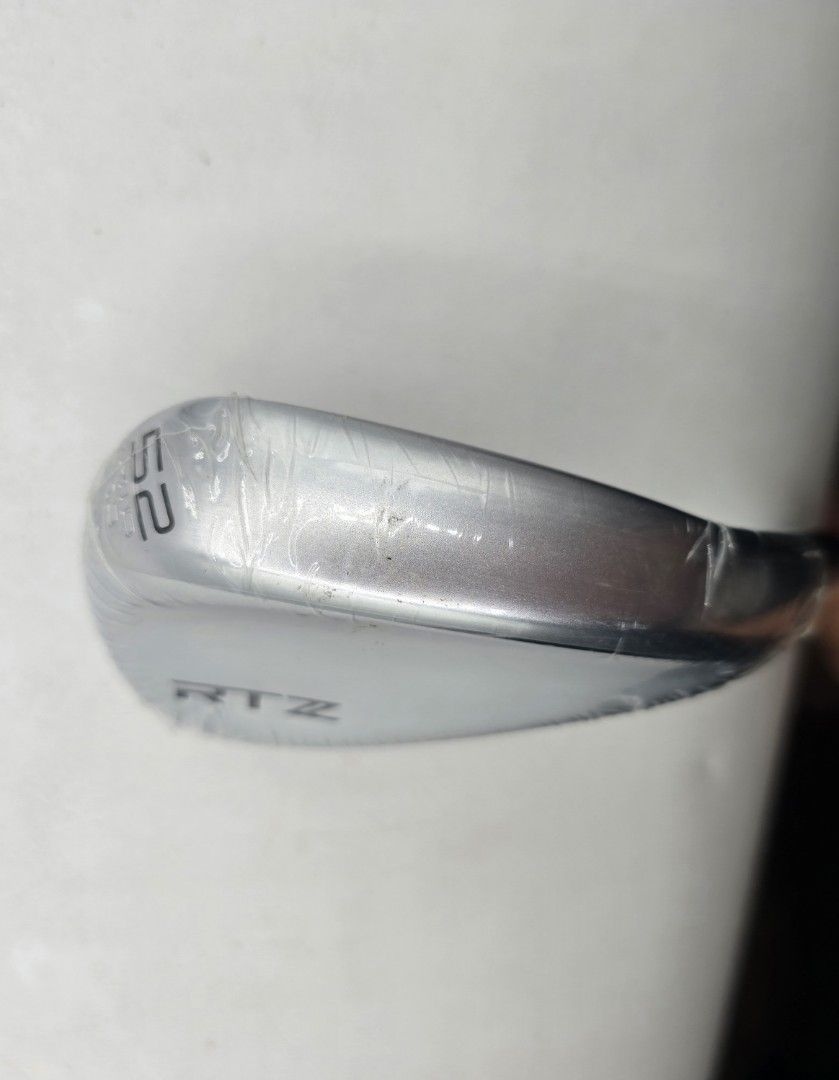 Cleveland RTZ 52deg Wedge (Category: Golf) located in Caloocan City. Submitted by maestrodrex (Listing ID 1462374701, Image 3). Description: Selling Cleveland RTZ Wedge 🏌️‍♂️⛳ RFS: Impulse buy ng dad ko sa Japan. Sinubukan lang niya i-swing pagka-deliver, but it turned out too heavy for him so he opted to stick with his Honma 11-iron instead. Selling it for him. Specs & Details: * Model: Cleveland RTZ Wedge * Tech: ZipCore / ZZ-Alloy * Condition