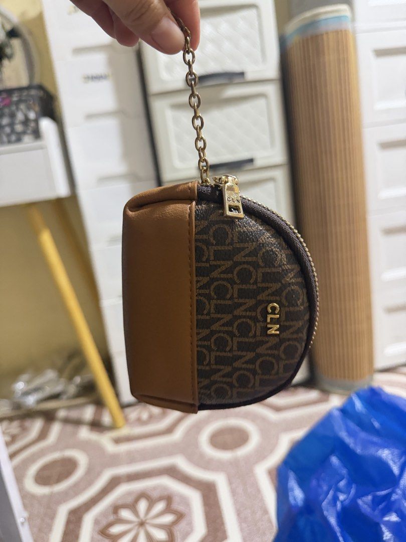 CLN Coinpurse (Category: Wallets & Card holders) located in Las Pinas. Submitted by sugaaarr (Listing ID 1462367087, Image 2). Description: -Almost new -original -no issue.