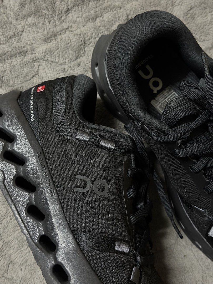 Cloudsurfer 2 Black (Category: Sneakers) located in Manila. Submitted by dr.joyceeeee (Listing ID 1462352746, Image 2). Description: • For sale: Cloudsurfer 2 in black colorway • Size: Women 7 • Bought in Japan (no box iniwan since bulky po masyado) • Used twice only, nung pagkabili and sinuot pabalik lang Philippines and hindi na ulit nagamit hehe. 😂 • Pass as new amoy bago pa. • Rfs: Hindi na nagagamit. • Price 5,500.