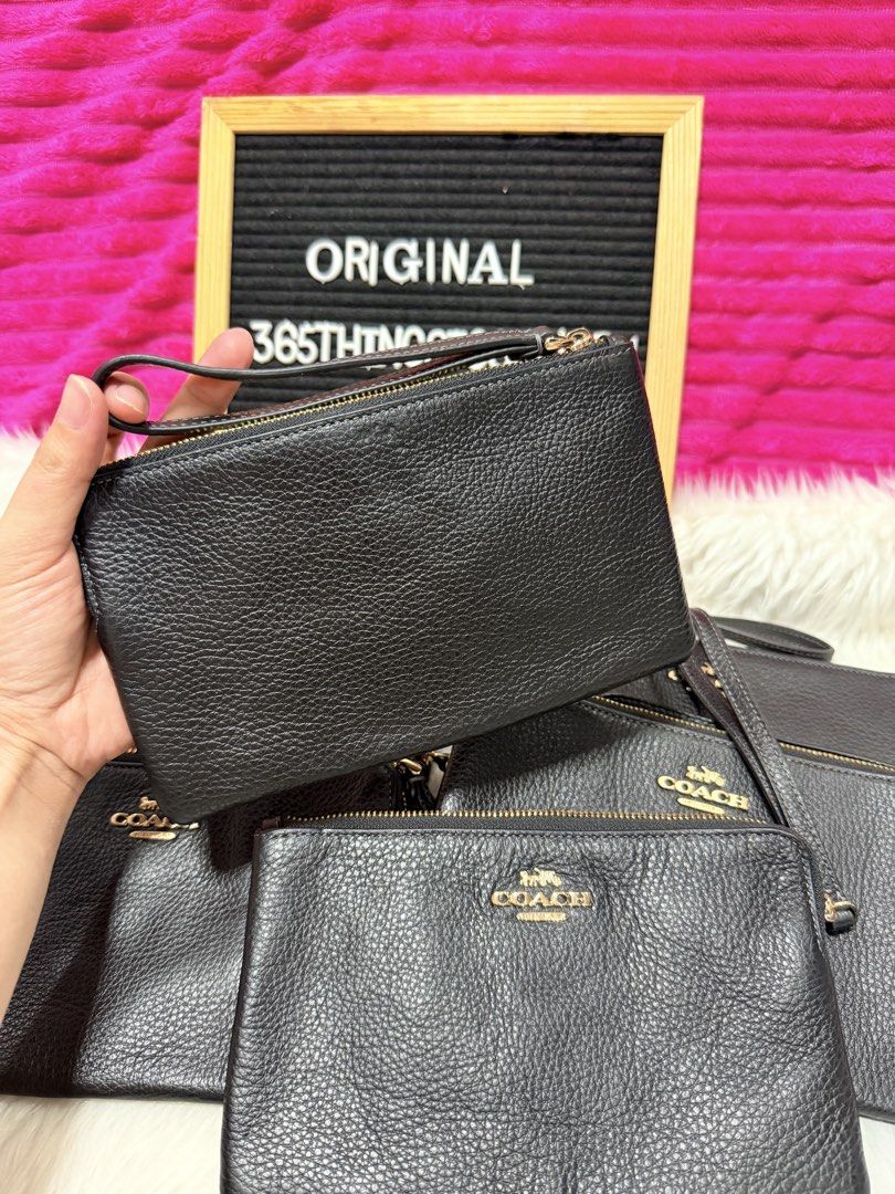 Coach (Category: Wallets & Card holders) located in Masantol. Submitted by 365thingstosell.ph (Listing ID 1462322984, Image 3). Description: Available! Super good deal🤩🥳 1,990 + sf 💯0riginal n Brandnew (kasya promax) No inclusion❌.