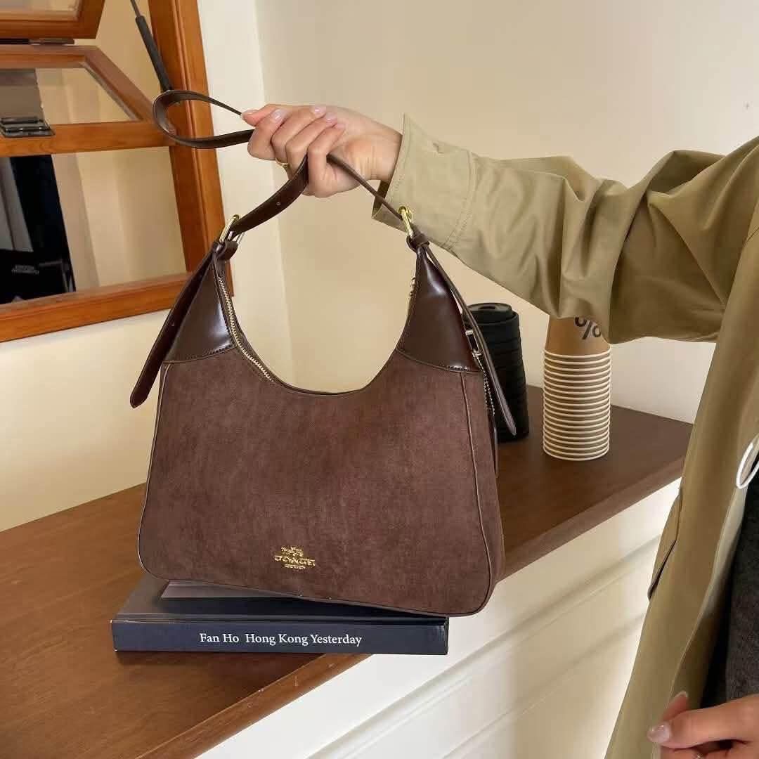 Coach Ella Shoulder Bag (Category: Shoulder Bags) located in Quezon City. Submitted by stuffs.hellyy (Listing ID 1462430944, Image 3). Description: with box leather made in vietnam.