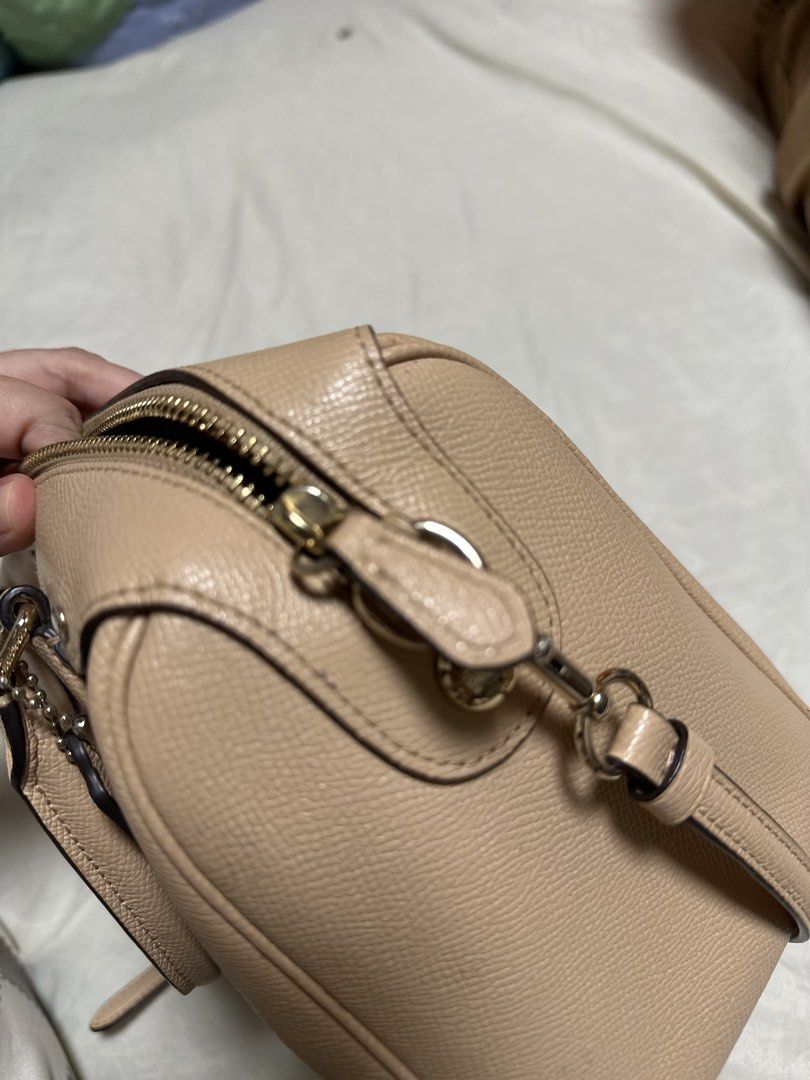 Coach Monogram Canvas Satchel Bag with Art Print (Category: Luxury Bags & Wallets) located in Cotabato. Submitted by pawpaw1027 (Listing ID 1462361949, Image 3). Description: - Tan Coach satchel bag - Unique art print on the front - Coach logo detail on top - Top handles for carrying - Detachable strap for versatile wear - Makes a great statement piece.