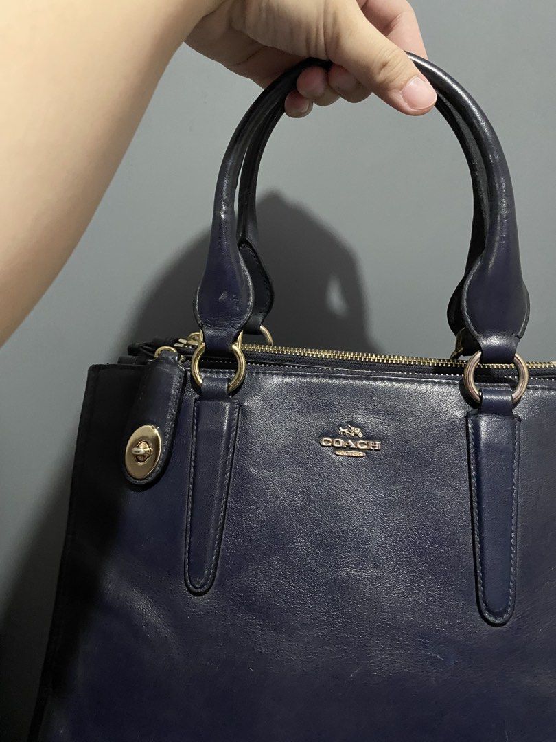 Coach Navy Leather Tote Bag (Category: Shoulder Bags) located in Batangas. Submitted by bagstolove3.0 (Listing ID 1462438977, Image 2). Description: - Brand: Coach - Color: Navy Blue - Material: Leather - Hardware: Gold - Features: Comfortable handles, spacious interior - Style: Classic everyday tote bag.