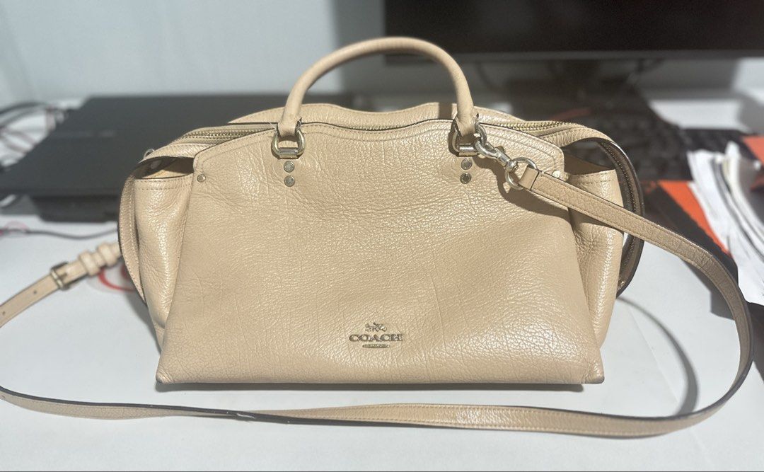 Coach Pebble Leather Satchel Bag Beige (Category: Luxury Bags & Wallets) located in Makati City. Submitted by queen_she_55 (Listing ID 1462407601, Image 1). Description: Original Coach bag beige sturdy well used some fades pls see picture selling for P5000 only negotiable meet at guadalupe mrt or uptown mall bgc.