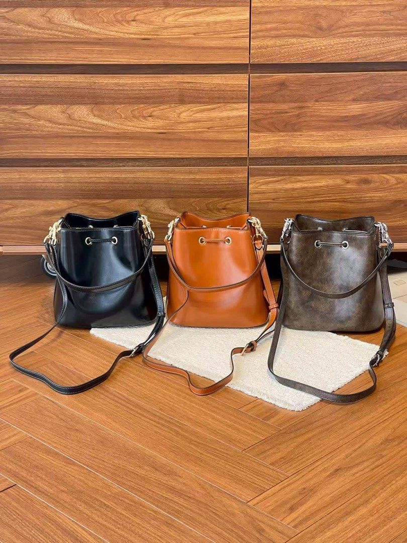 Coach Rowan Bucket With Pocket (Category: Cross-body Bags) located in Manila. Submitted by btdcbagtrendsdcapul.2 (Listing ID 1462262180, Image 3). Description: Inclusion: Tag, Carecard, Paper Bag, Dustbag, Limited stocks only 📩 Dm for inquiries.