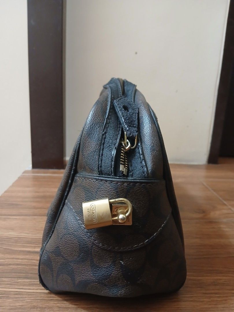 Coach Satchel (Category: Luxury Bags & Wallets) located in Subic. Submitted by xzoyie (Listing ID 1462377064, Image 3). Description: Faded Suade NGA.