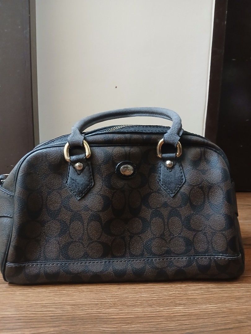 Coach Satchel (Category: Luxury Bags & Wallets) located in Subic. Submitted by xzoyie (Listing ID 1462377064, Image 1). Description: Faded Suade NGA.