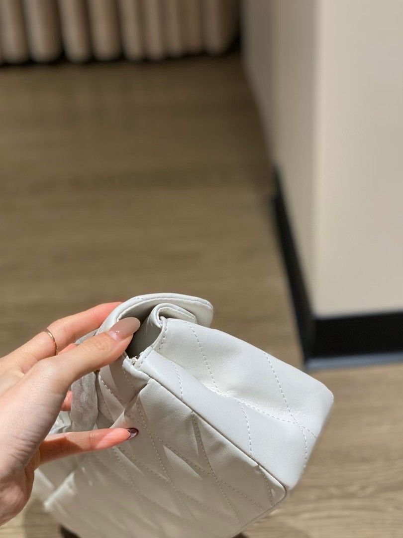 Coach Tabby in Quilted White (Category: Shoulder Bags) located in Pasig City. Submitted by maryjanegr (Listing ID 1462329983, Image 3). Description: .