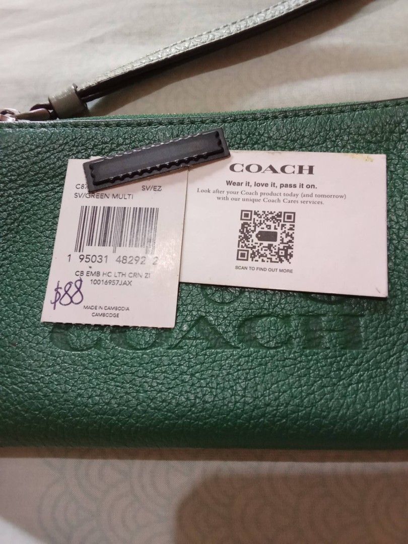 Coach wristlet (Category: Purses & Pouches) located in Davao. Submitted by hwagmahiyangtumawad (Listing ID 1462315550, Image 2). Description: original coach, corner zipp ,,from US..NO FLAWS.