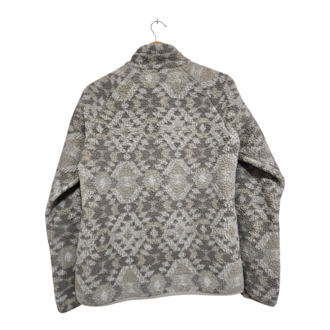 Columbia aztec sherpa fleece jacket (Category: Coats, Jackets and Outerwear) located in Baguio. Submitted by fadexquisite (Listing ID 1462294201, Image 2). Description: Columbia aztec sherpa fleece jacket Large wmns 27x21 Excellent condition 600 plus ship fee.