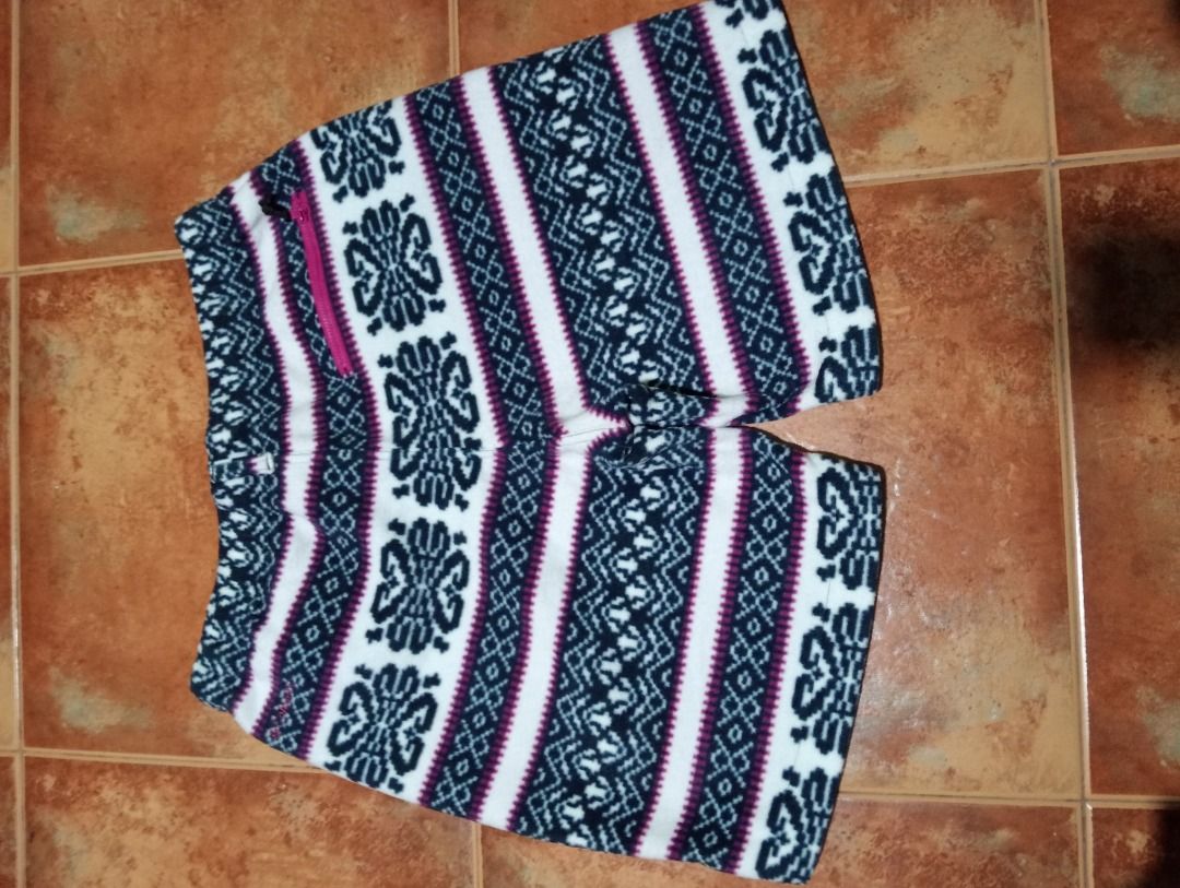 Columbia Fleece Pants Size L (Category: Joggers) located in Caloocan City. Submitted by yazzielux (Listing ID 1462432610, Image 2). Description: - Comfy Columbia fleece pants - Stylish geometric pattern in navy, white, and purple - Elastic waistband for a comfortable fit - Versatile: Great for lounging or outdoor activities - Size: Large (L).