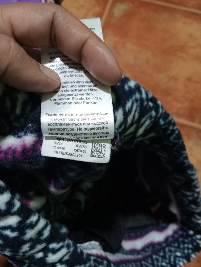 Columbia Fleece Pants Size L (Category: Joggers) located in Caloocan City. Submitted by yazzielux (Listing ID 1462432610, Image 3). Description: - Comfy Columbia fleece pants - Stylish geometric pattern in navy, white, and purple - Elastic waistband for a comfortable fit - Versatile: Great for lounging or outdoor activities - Size: Large (L).
