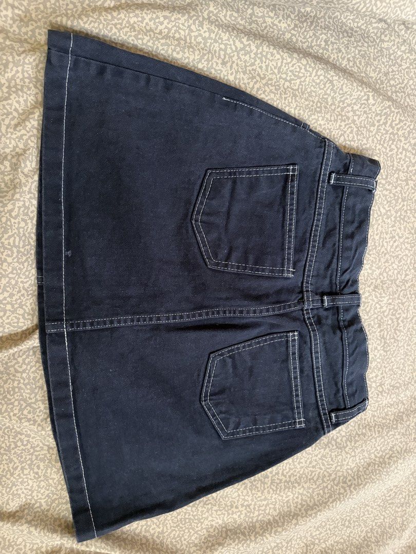 Contrast Stitch Navy Blue Mini Skirt (Category: Skirts) located in Manila. Submitted by closet.coll (Listing ID 1462303313, Image 2). Description: Waist : 24 inches Length : 14 inches.