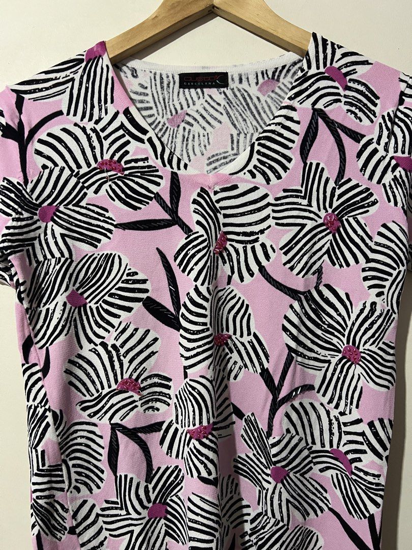 COSTU BARCELONA TOPS (Category: Others Tops) located in Manila. Submitted by dailystrategythrift (Listing ID 1462270792, Image 3). Description: COSTU BARCELONA TOPS WIDTH - 17 LENGTH - 23 EXCELLENT CONDITION .