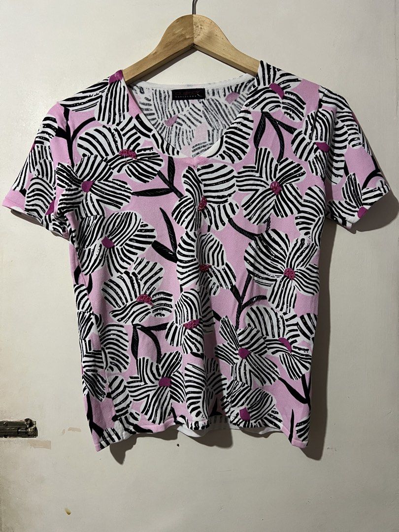 COSTU BARCELONA TOPS (Category: Others Tops) located in Manila. Submitted by dailystrategythrift (Listing ID 1462270792, Image 1). Description: COSTU BARCELONA TOPS WIDTH - 17 LENGTH - 23 EXCELLENT CONDITION .